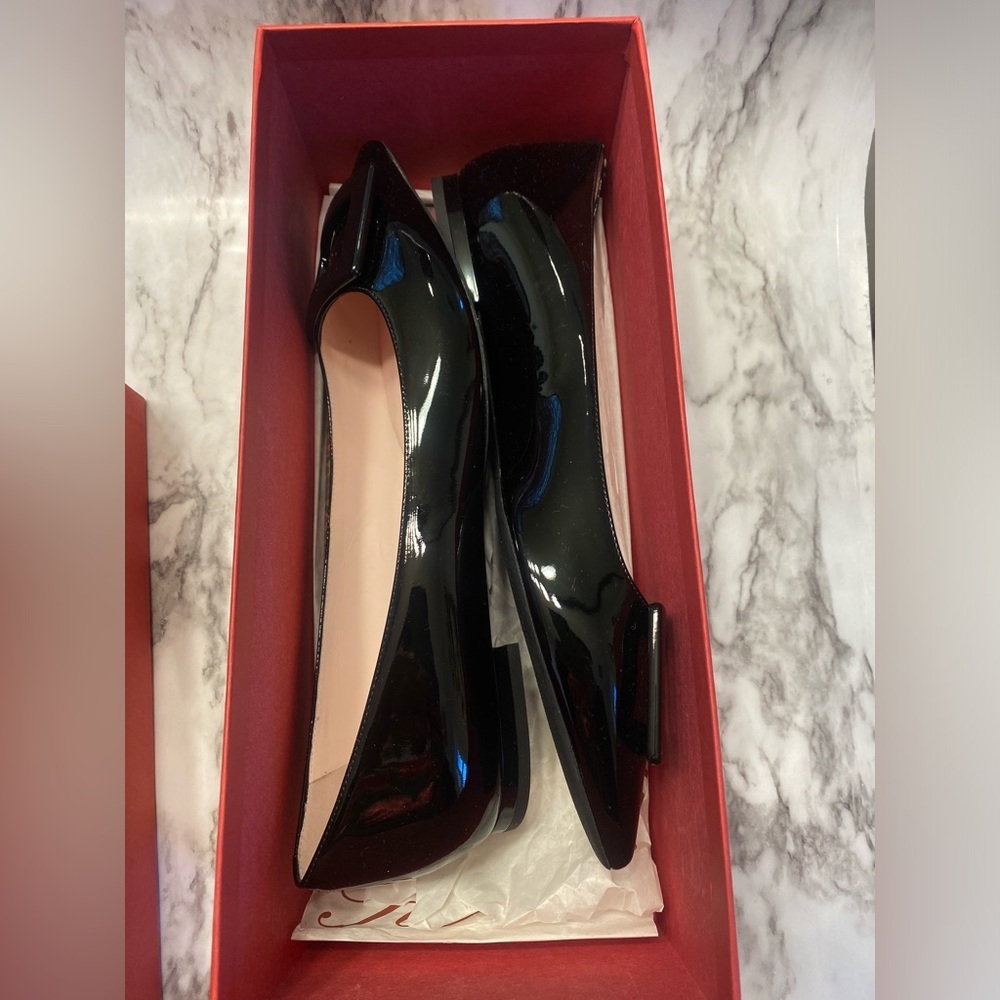 Brand new Roger Vivier black patent flats size 8.5 - Picture 2 of 10